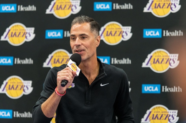 霍里：我感觉佩林卡在湖人撑不过这赛季 没进西决他就得下课