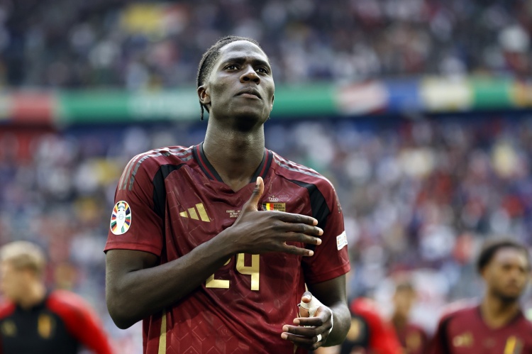 TA：维拉中场阿马杜-奥纳纳腿筋受伤，将缺席比利时世预赛