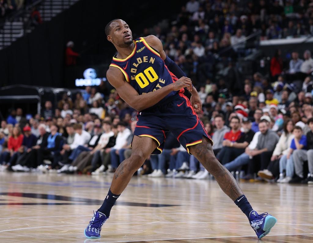 名记：库明加和国王打了视频电话 因后者提供首发位置所以他想去